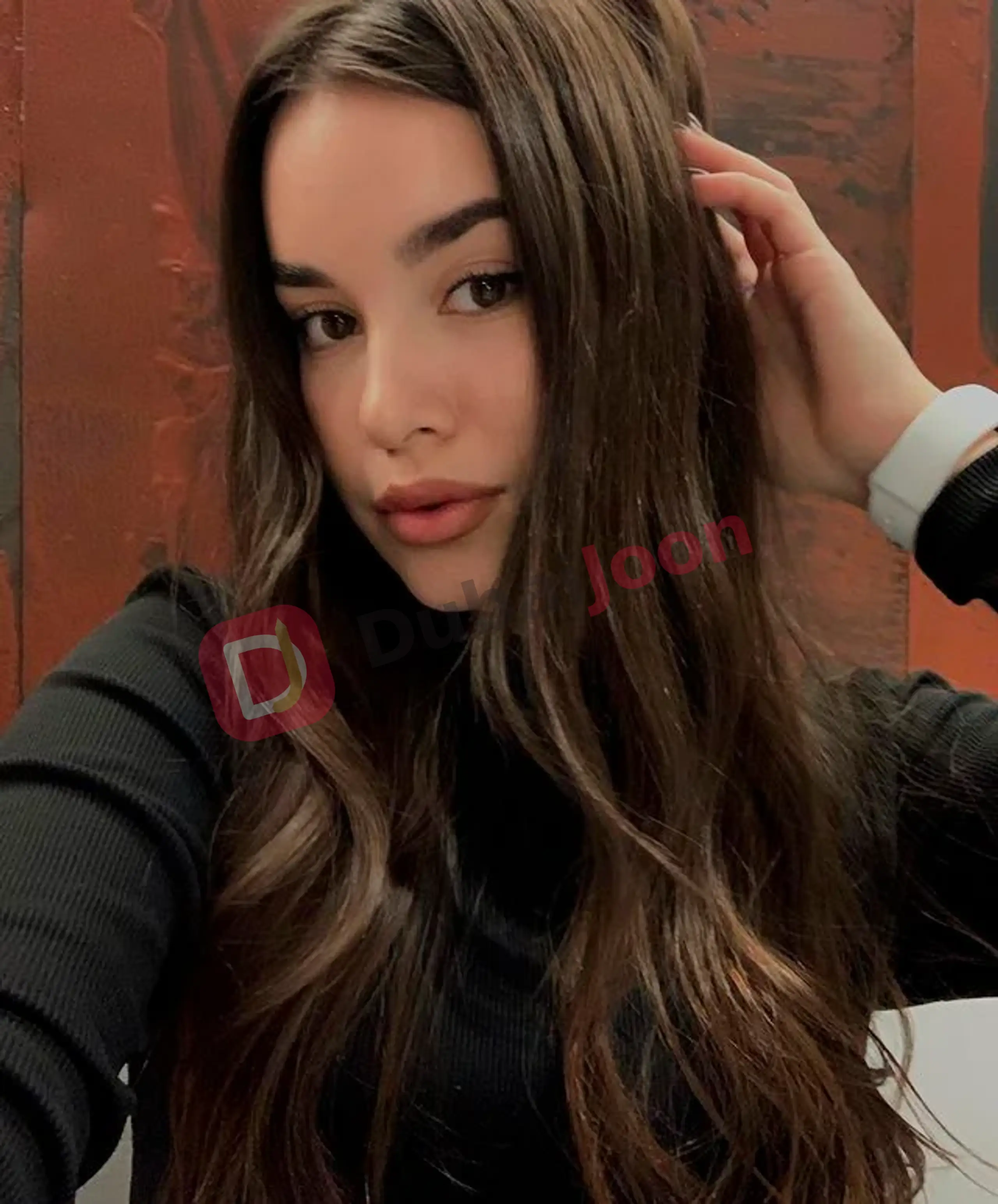 Profile of Monika in Dubai, photograph 1