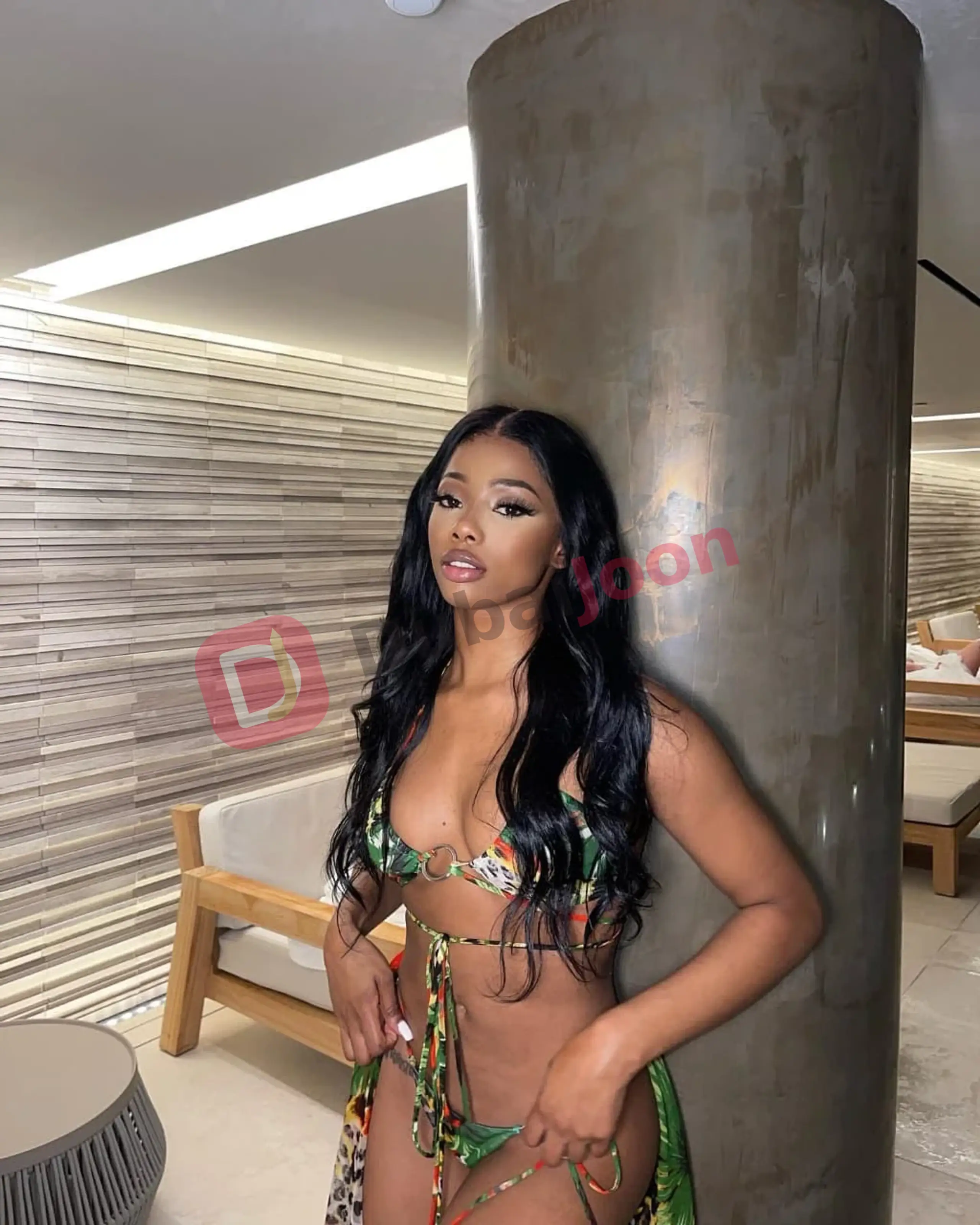 Profile of Kayla in Dubai, photograph 1