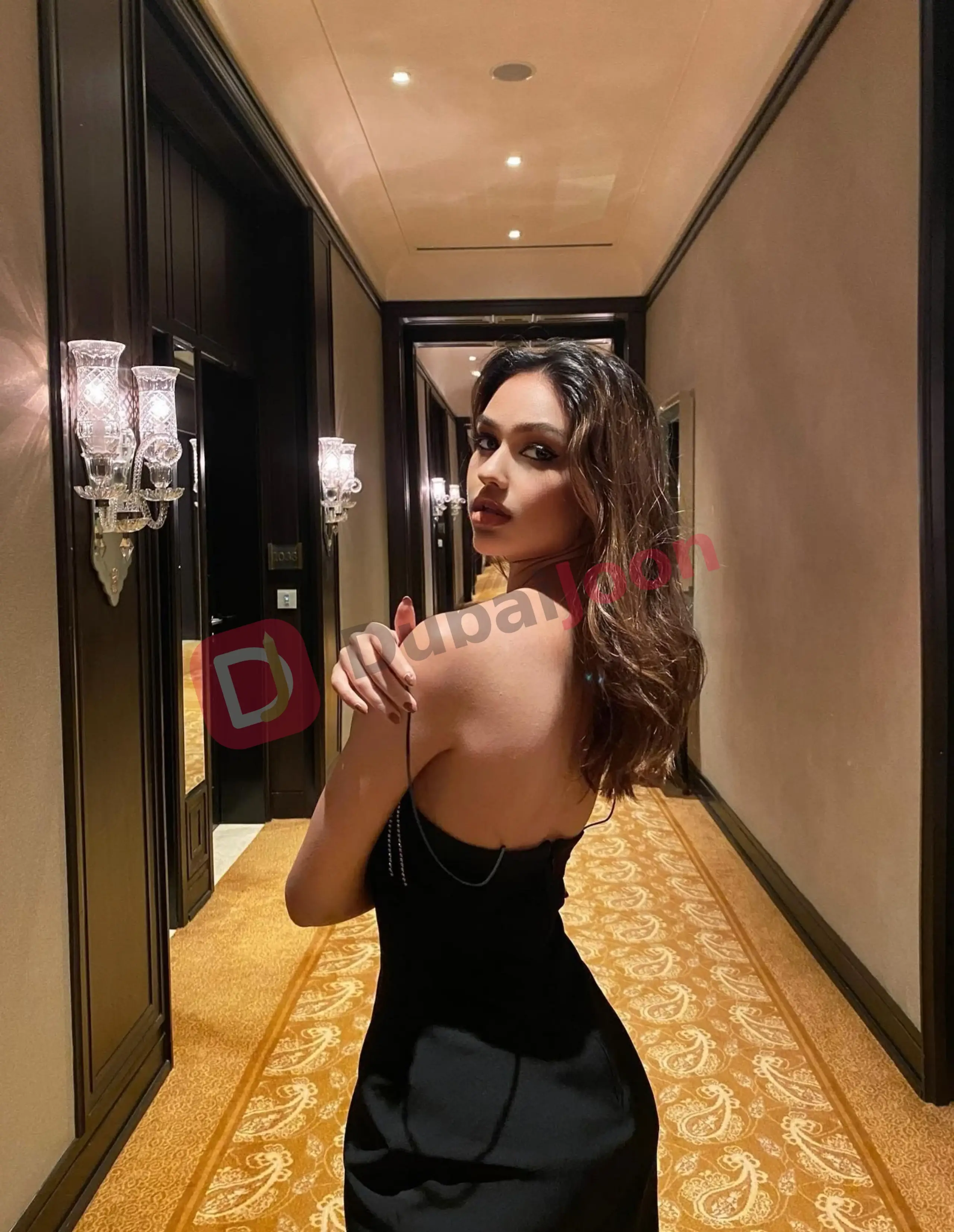Profile of Helena in Dubai, photograph 1