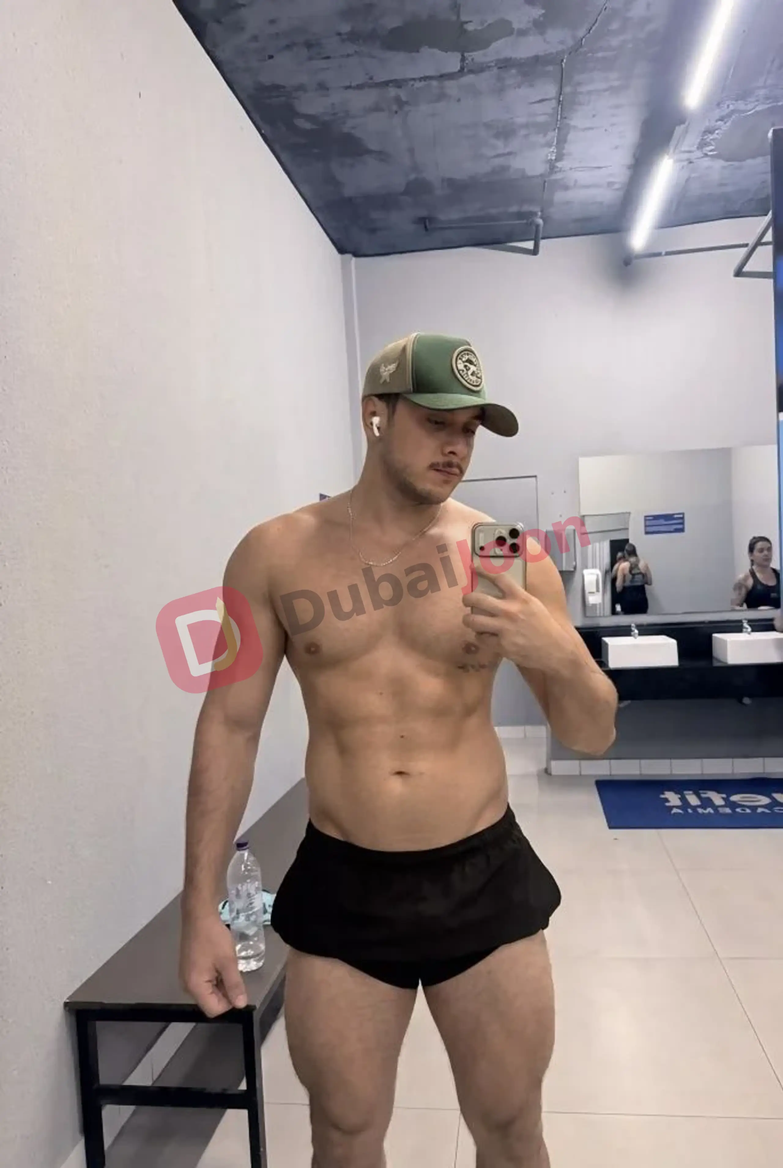 Profile of HenriqueColucci in Dubai, photograph 1