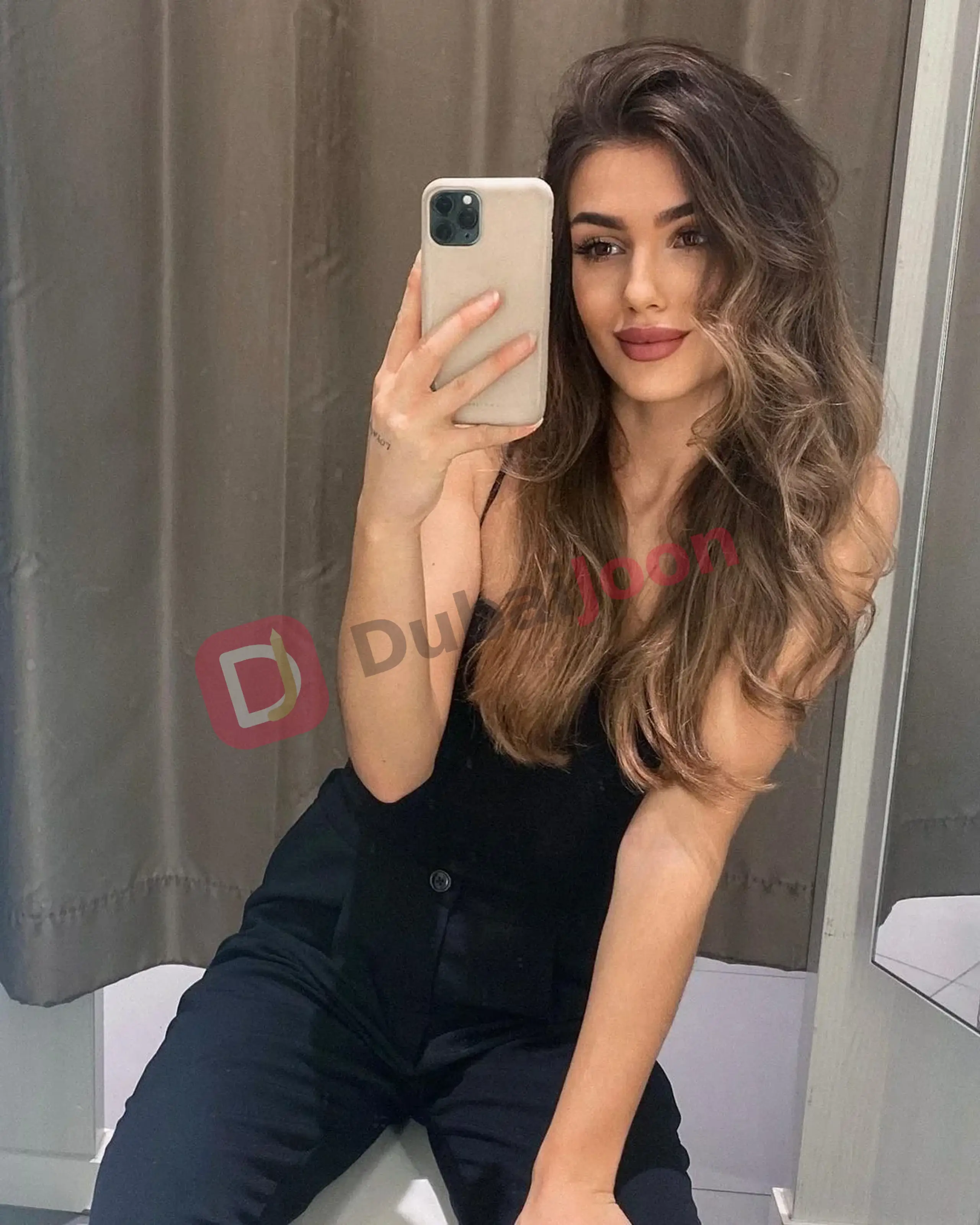 Profile of Nicole in Abu Dhabi, photograph 1