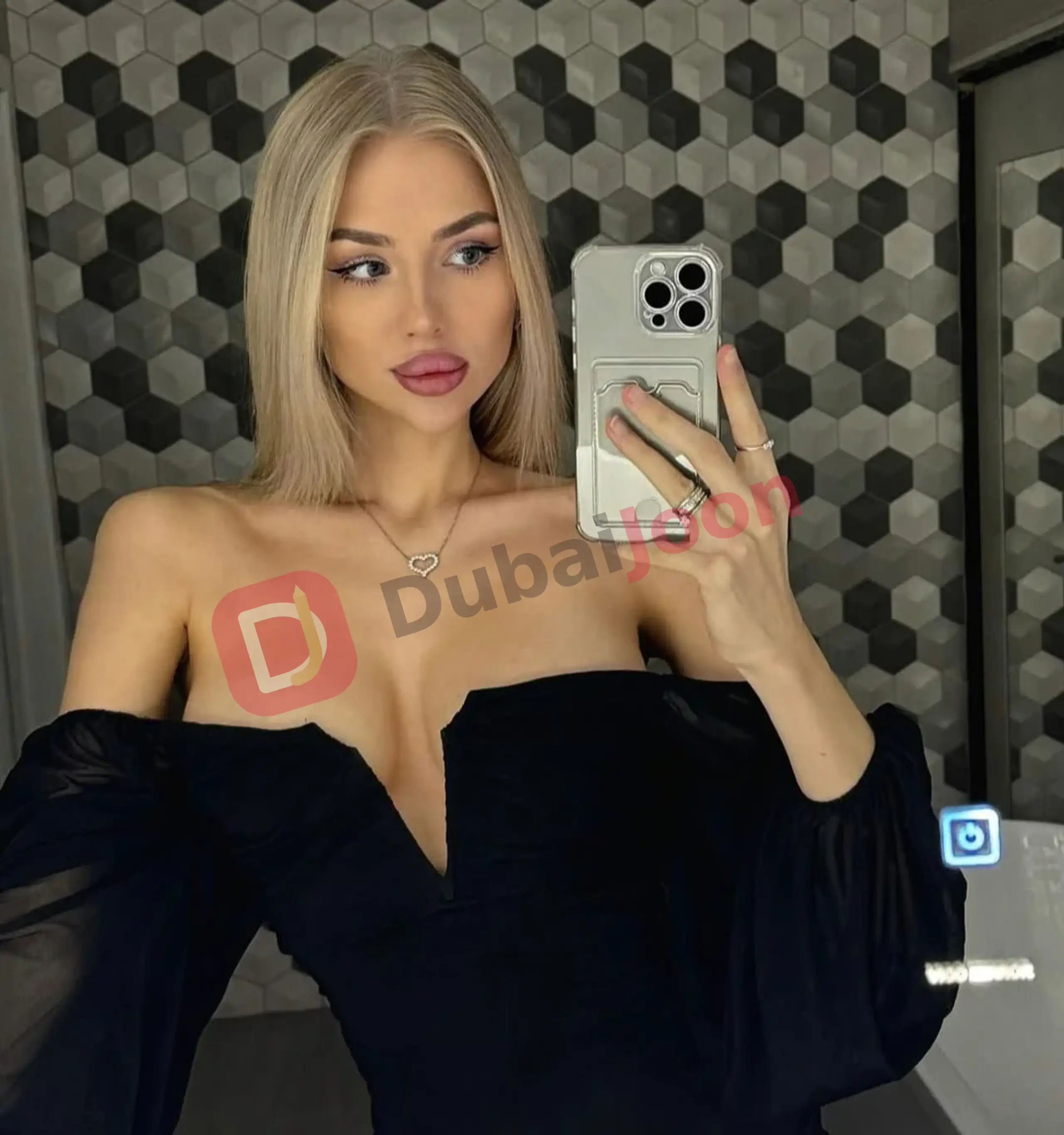 Profile of Olya in Dubai, photograph 1