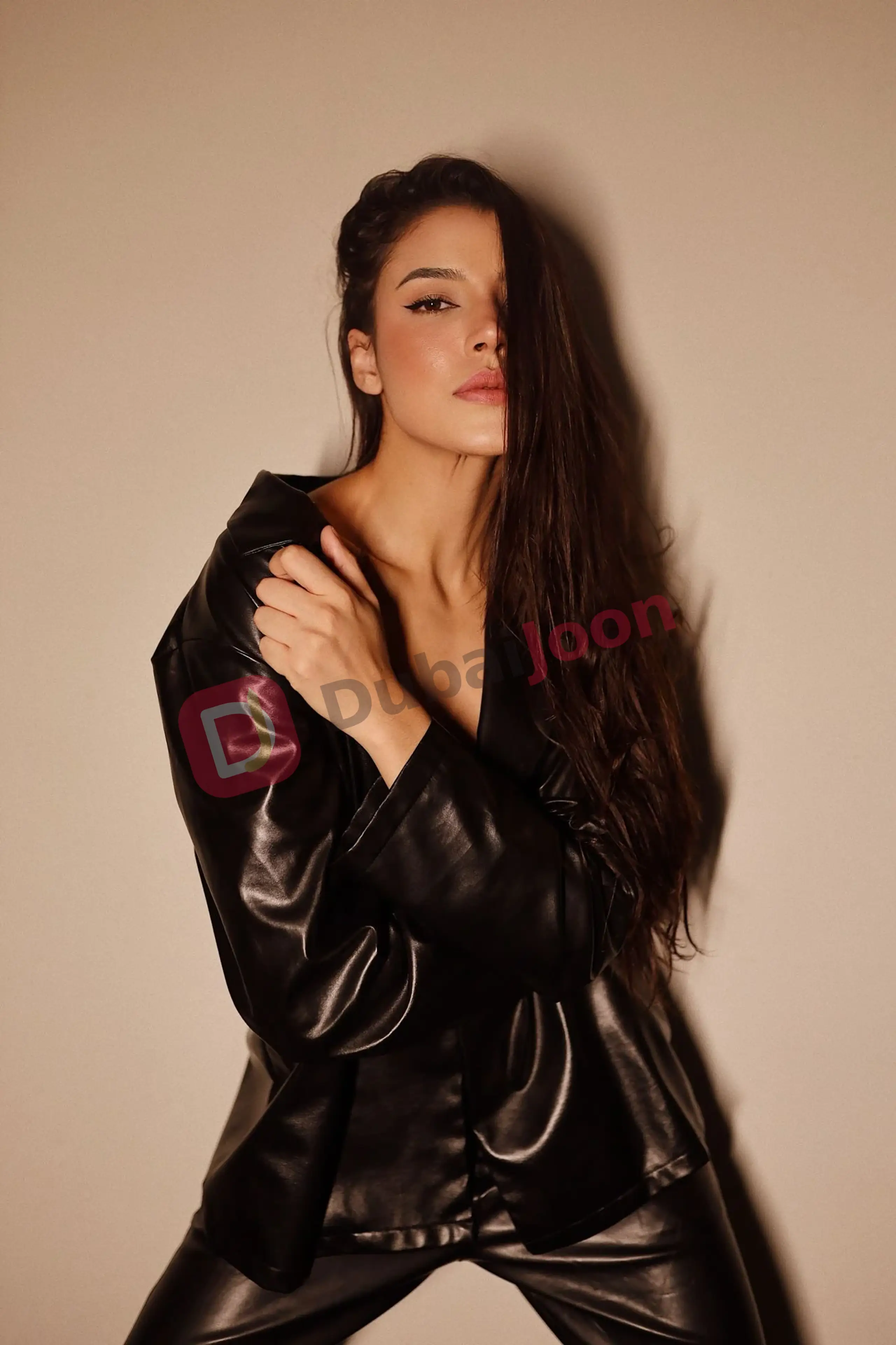 Profile of kim in Dubai, photograph 1