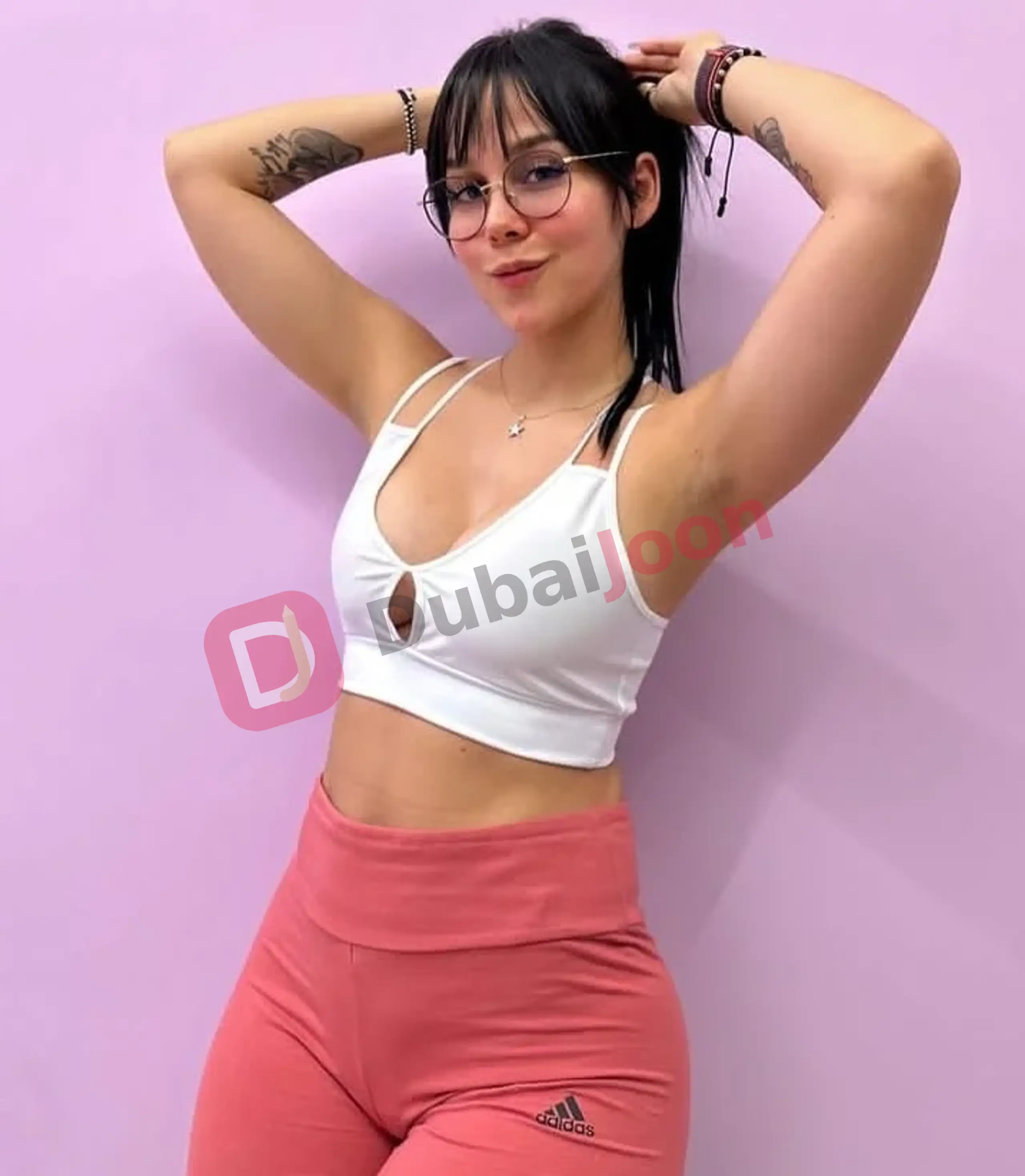 Profile of Isabelle in Dubai, photograph 1