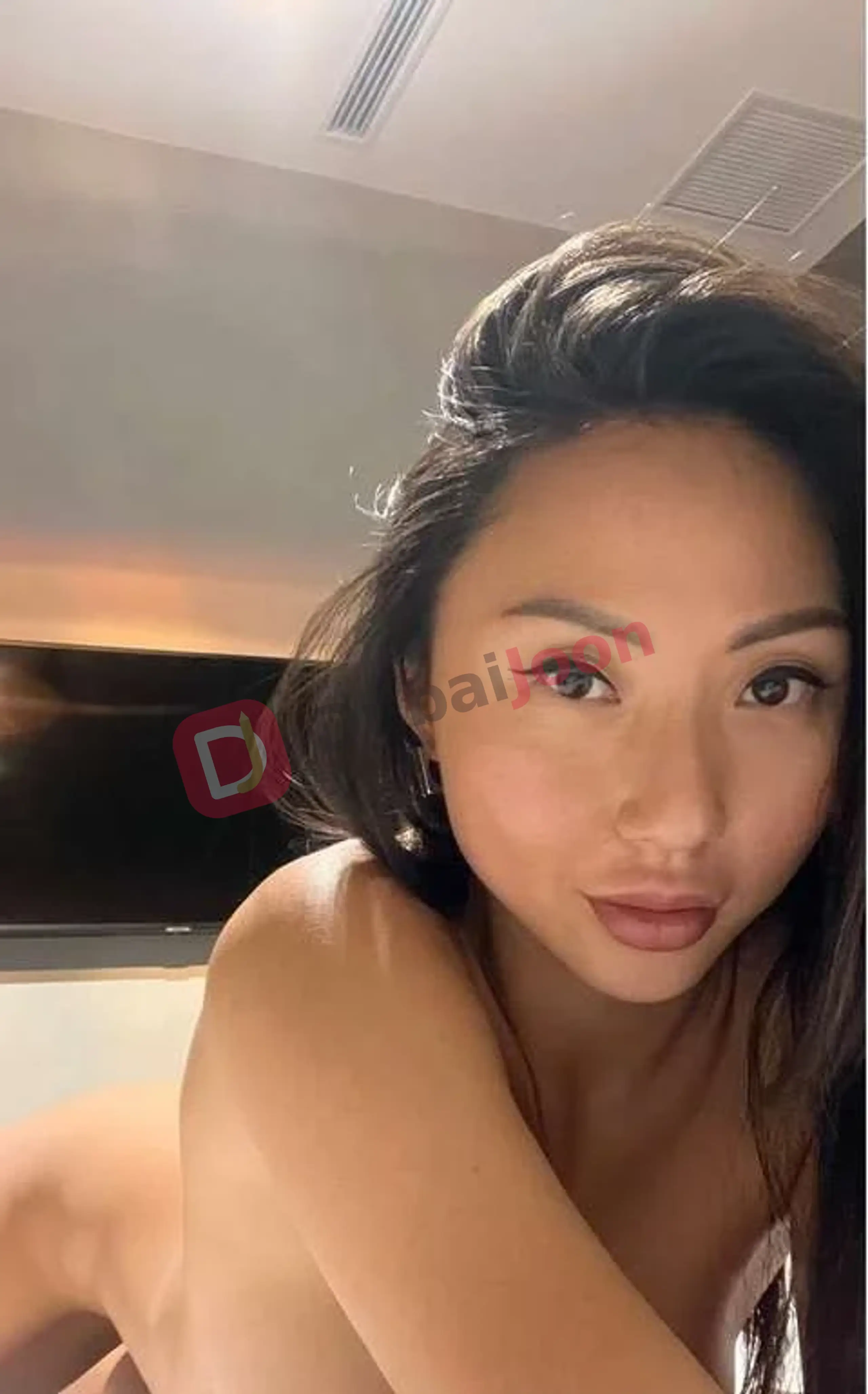 Profile of Cleo in Dubai, photograph 1