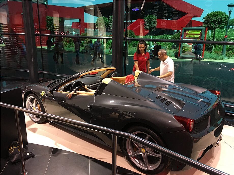 گالری موتورها در فراری پارک ابوظبی